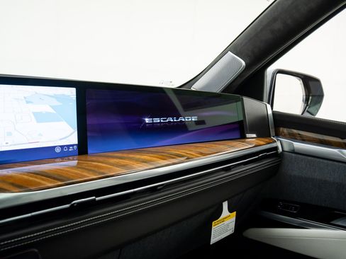 New 2026 Cadillac Escalade Platinum Sport w/ LPO, ONYX Package image 25