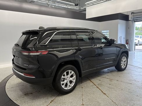 Certified 2023 Jeep Grand Cherokee Limited AWD/4WD image 11