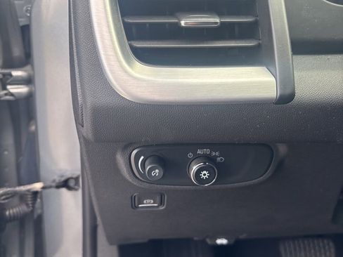 Used 2024 GMC Terrain SLE image 16