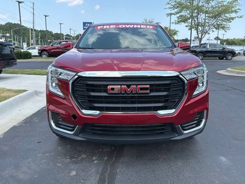 Used 2024 GMC Terrain SLE AWD/4WD image 3