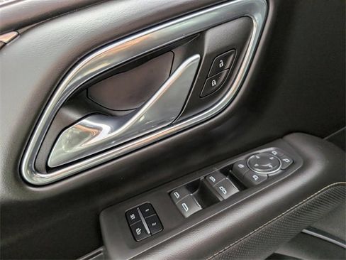 Used 2023 Chevrolet Suburban Premier image 14