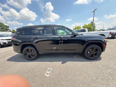 New 2025 Jeep Grand Cherokee L Limited w/ Black Appearance Package image 10