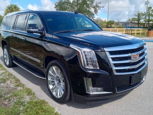 Used 2017 Cadillac Escalade ESV Luxury AWD/4WD image 4