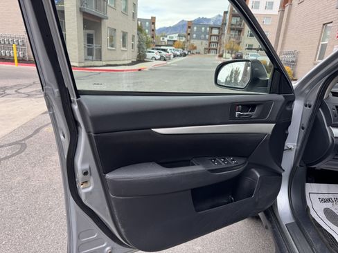 Used 2013 Subaru Outback 2.5i Premium image 11