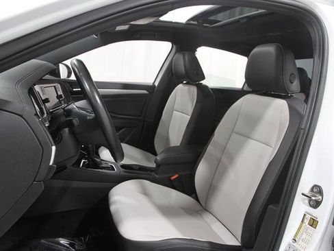 Used 2020 Volkswagen Jetta R-Line w/ R-Line Cold Weather Package FWD image 5