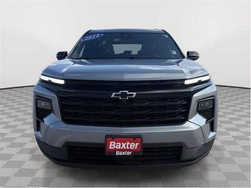 Used 2024 Chevrolet Traverse LT w/ Midnight/Sport Edition AWD/4WD image 2