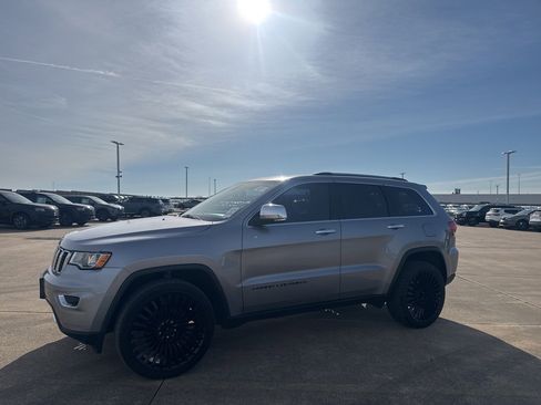 Used 2019 Jeep Grand Cherokee Limited image 11