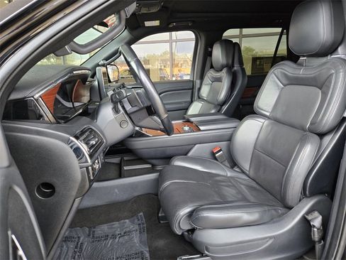 Used 2024 Lincoln Navigator Reserve image 10