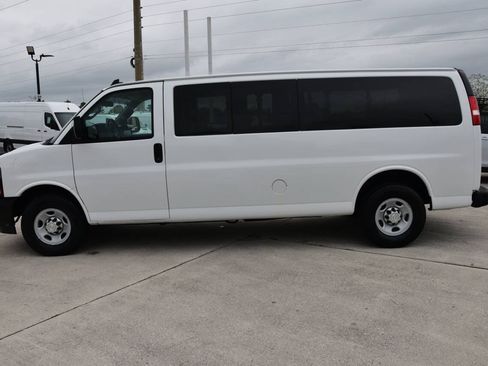 Used 2019 Chevrolet Express 3500 LS RWD image 4