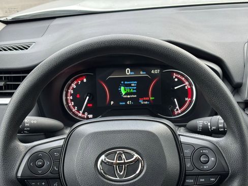Used 2025 Toyota RAV4 XLE image 35