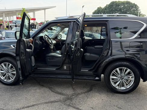 Used 2018 INFINITI QX80 4WD w/ Driver Assistance Package image 11
