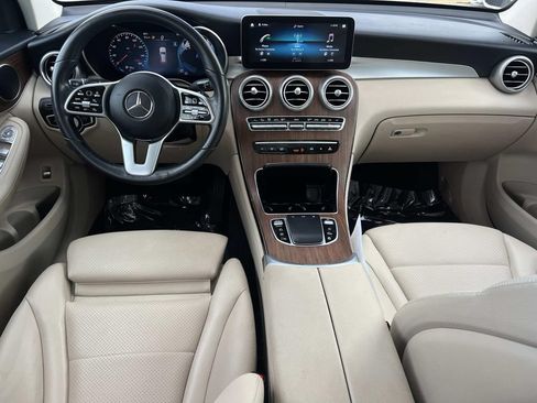 Used 2022 Mercedes-Benz GLC 300 4MATIC w/ Premium Package Lite image 11