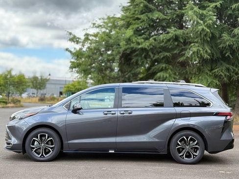 Certified 2025 Toyota Sienna Platinum AWD/4WD image 2