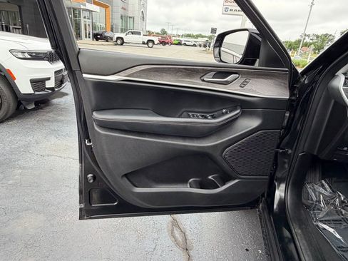 Used 2023 Jeep Grand Cherokee Limited AWD/4WD image 20