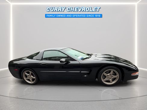 Used 2001 Chevrolet Corvette Coupe w/ Preferred Equipment Group2 RWD image 14