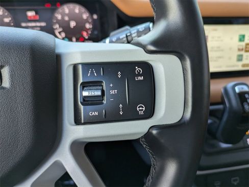 Used 2024 Land Rover Defender 90 X-Dynamic SE image 29