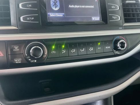 Used 2019 Toyota Highlander LE FWD image 23