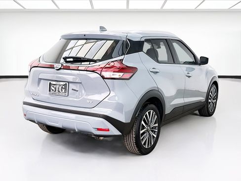 Used 2021 Nissan Kicks SV FWD image 4