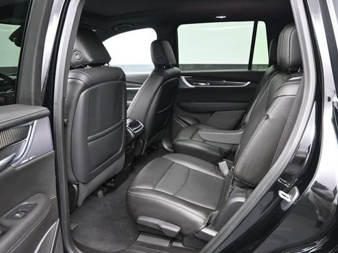 Certified 2023 Cadillac XT6 Sport w/ Technology Package AWD/4WD image 11
