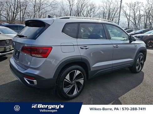 Certified 2023 Volkswagen Taos SE w/ Panoramic Sunroof Package image 5