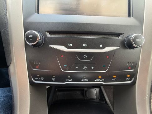 Used 2015 Ford Fusion SE w/ Equipment Group 202A FWD image 28