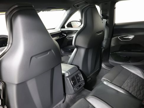 Used 2022 Audi e-tron GT Prestige image 53