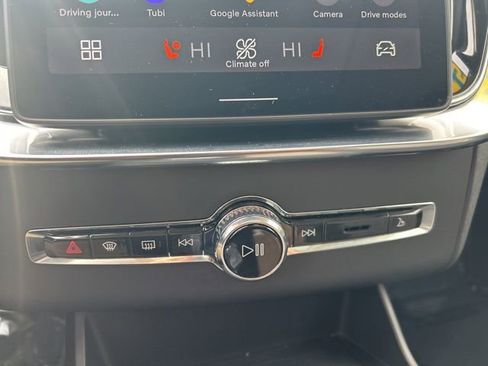 Certified 2025 Volvo XC90 B6 Plus image 25