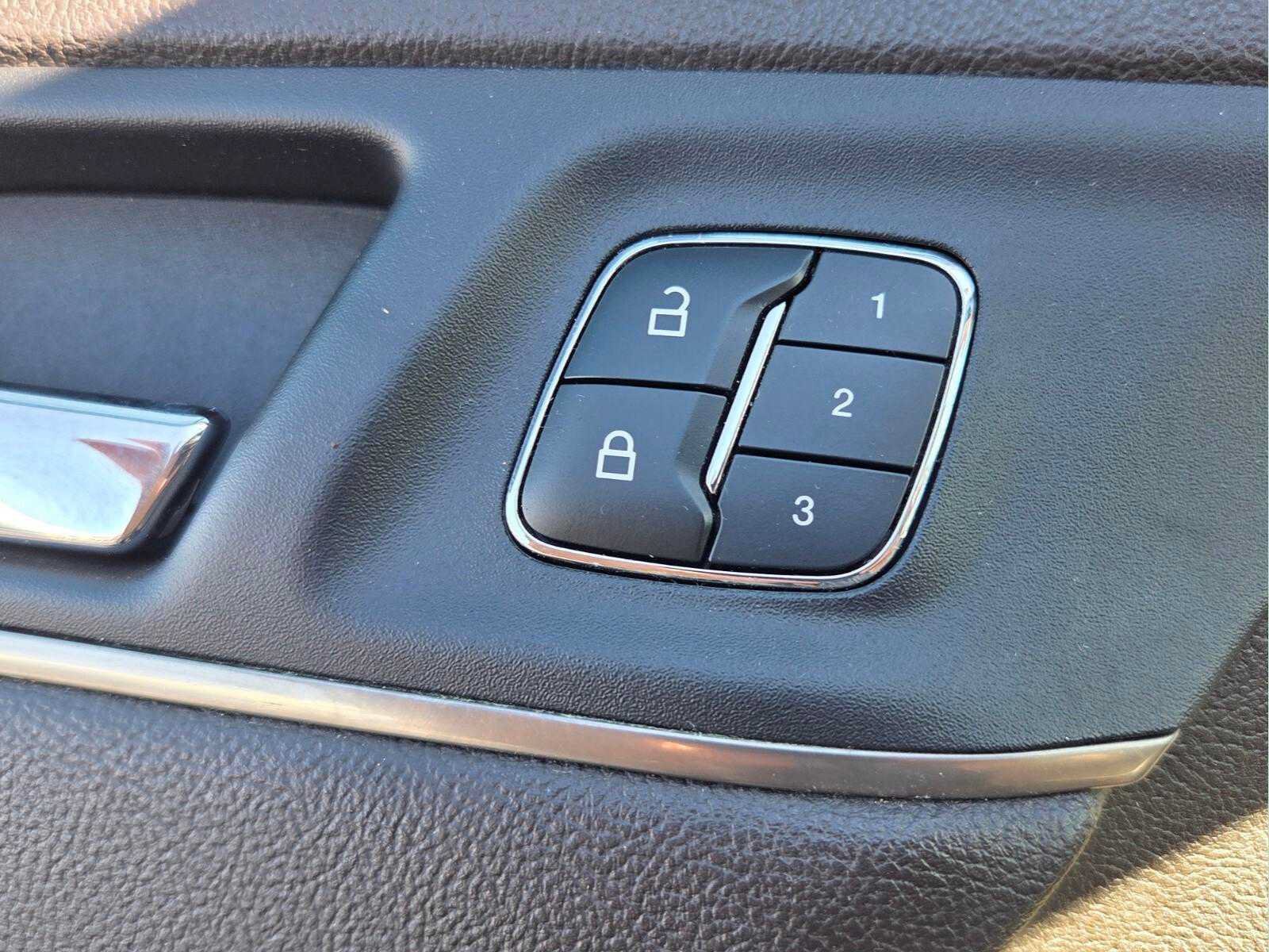 Used 2015 Lincoln MKC FWD w/ Equipment Group 101A Select image 33