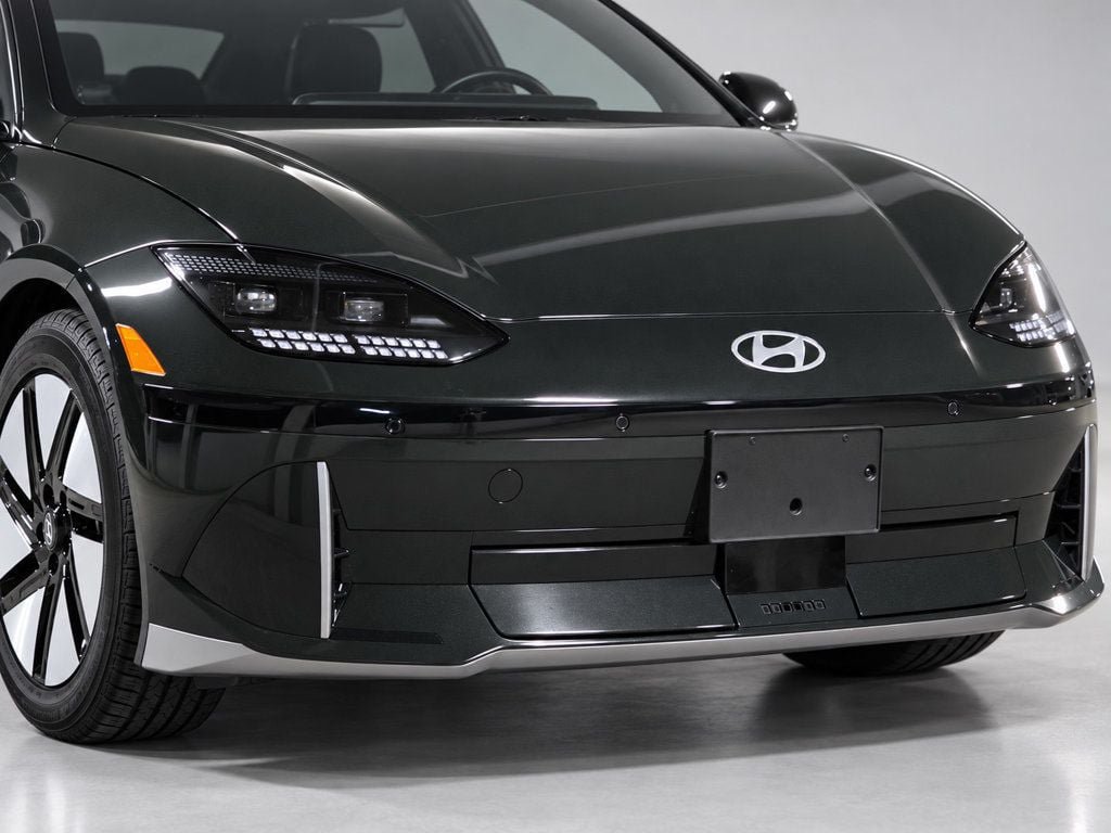 Used 2024 Hyundai Ioniq 6 SE RWD image 5