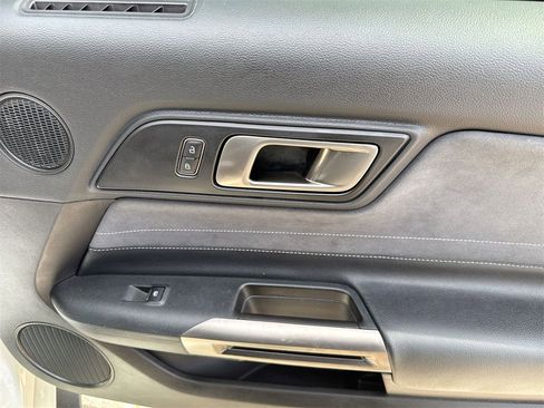 Used 2020 Ford Mustang Shelby GT350 w/ Technology Package image 32