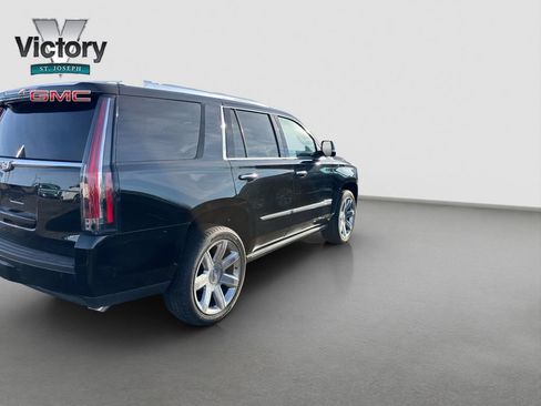 Used 2020 Cadillac Escalade Premium Luxury AWD/4WD image 16