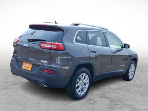 Used 2018 Jeep Cherokee Latitude Plus w/ Comfort/Convenience Group AWD/4WD image 5