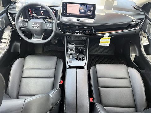 Certified 2025 Nissan Rogue SL FWD image 18