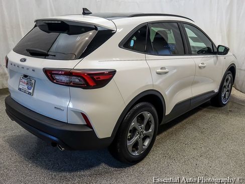 Used 2025 Ford Escape ST-Line w/ Tech Pack #1 AWD/4WD image 8