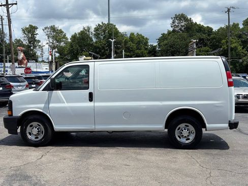 Used 2017 Chevrolet Express 2500 RWD image 5