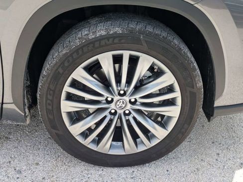 Used 2021 Toyota Highlander Platinum FWD image 10