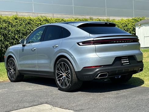 Certified 2025 Porsche Cayenne Coupe AWD/4WD image 3