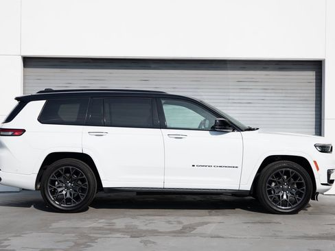 Used 2024 Jeep Grand Cherokee L Summit image 4