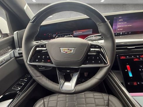 Certified 2025 Cadillac Escalade ESV V AWD/4WD image 20