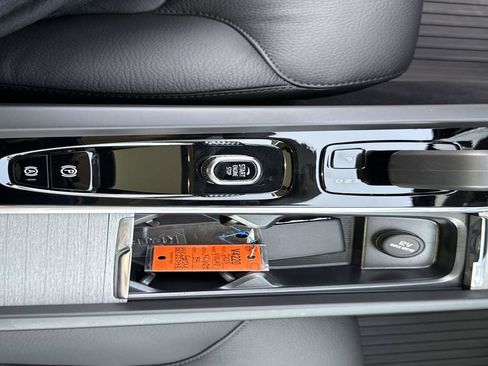 Used 2025 Volvo XC60 B5 Plus w/ Climate Package image 26