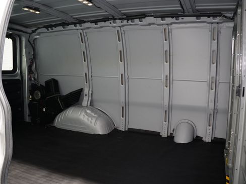 Used 2024 Chevrolet Express 2500 w/ Driver Convenience Package image 18