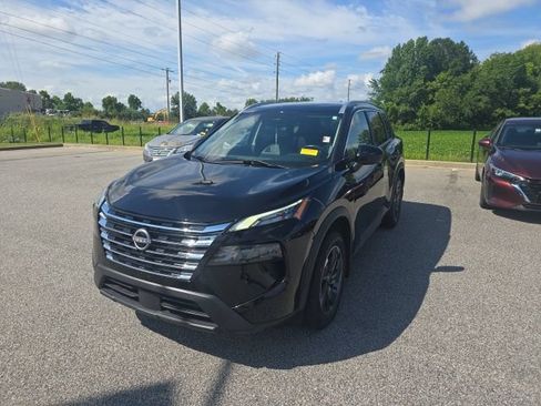 Used 2024 Nissan Rogue SV w/ SV Premium Package FWD image 5