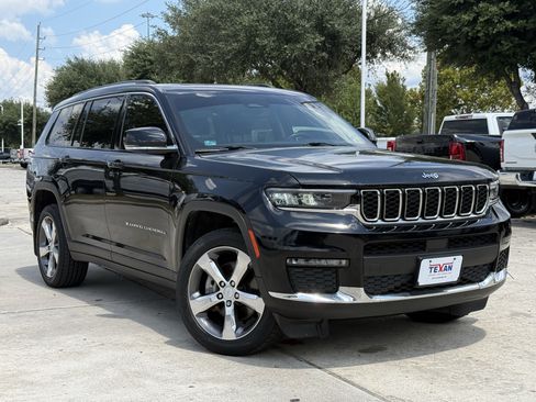 Used 2021 Jeep Grand Cherokee L Limited w/ MOPAR Finishing Package AWD/4WD image 2