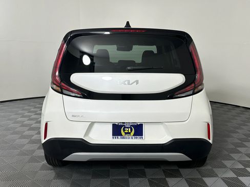 Used 2023 Kia Soul LX w/ LX Technology Package image 10