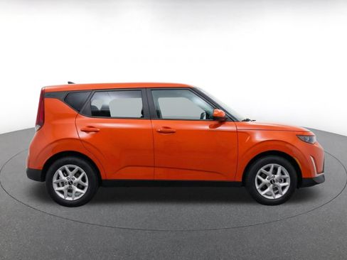 Used 2025 Kia Soul LX w/ LX Technology Package FWD image 10