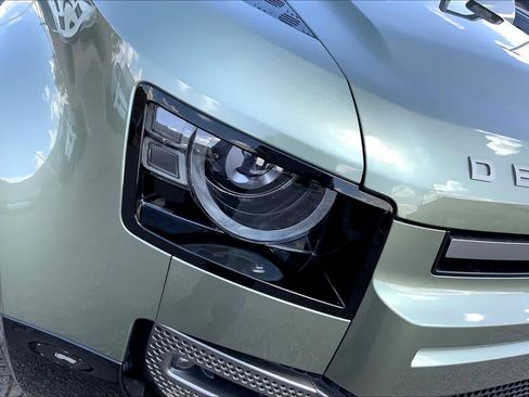 New 2025 Land Rover Defender 130 X-Dynamic SE image 13