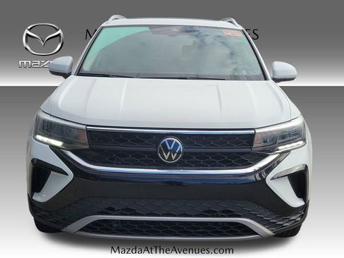 Used 2023 Volkswagen Taos SE w/ Panoramic Sunroof Package image 4