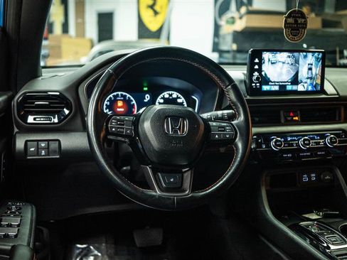 Used 2024 Honda Pilot TrailSport image 16