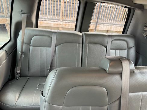 Used 2017 Chevrolet Express 3500 LS image 33