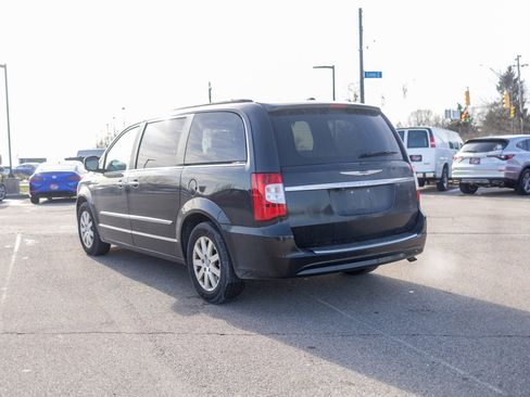 Used 2015 Chrysler Town & Country Touring w/ Driver Convenience Group image 25
